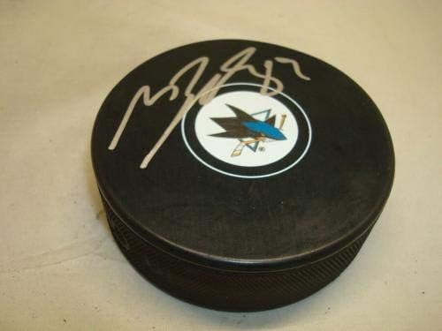 Mikkel Бедкер подписа хокей шайба Сан Хосе Шаркс с автограф от 1B - за Миене на НХЛ с автограф