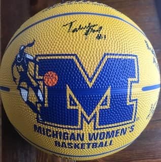 Баскетболна топка с автограф от женски екип от Мичиганския университет и сертификат за автентичност