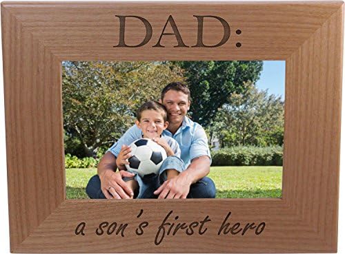 CustomGiftsNow Татко: Първият герой на сина си - Плот от естествен дървен материал Елша с Гравиран / Подвесная рамка за снимки (4x6