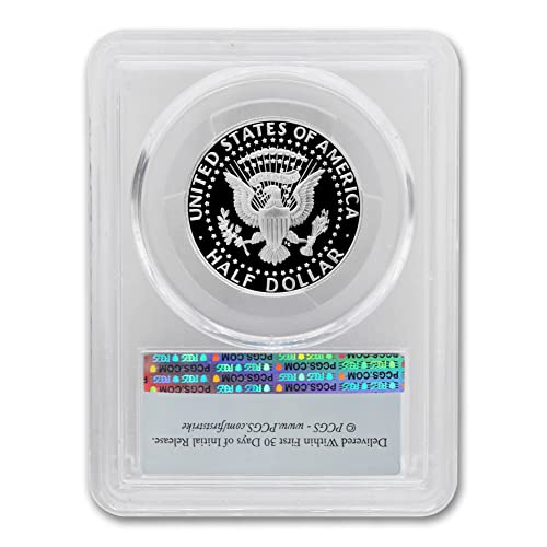 Монета с камеей в полдоллара Кенеди от американския сребро 2022 година PR-70 Deep Cameo (First Strike - Примерен набор от ограничена