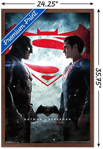 Филмът International Trends по комиксите на DC - Батман срещу Супермен - Плакат на стената на един лист, 22,375 x 34, в рамка от махагон