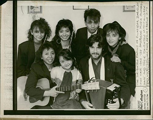 Винтажное снимка на Дейв Патън и семейството му