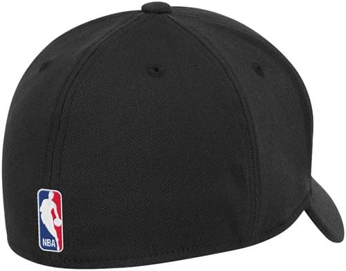 шапка adidas Chicago Bulls Black с базовия логото на Structured Flex (Един размер)